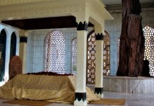 Here’s Why You Simply Have to Visit The Unique Inayat Khan Dargah in Delhi!