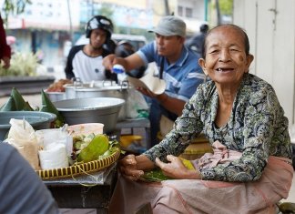 From Burlesque to Asian Street Food, Here Are 9 Netflix Documentaries Which Are Interesting AF!