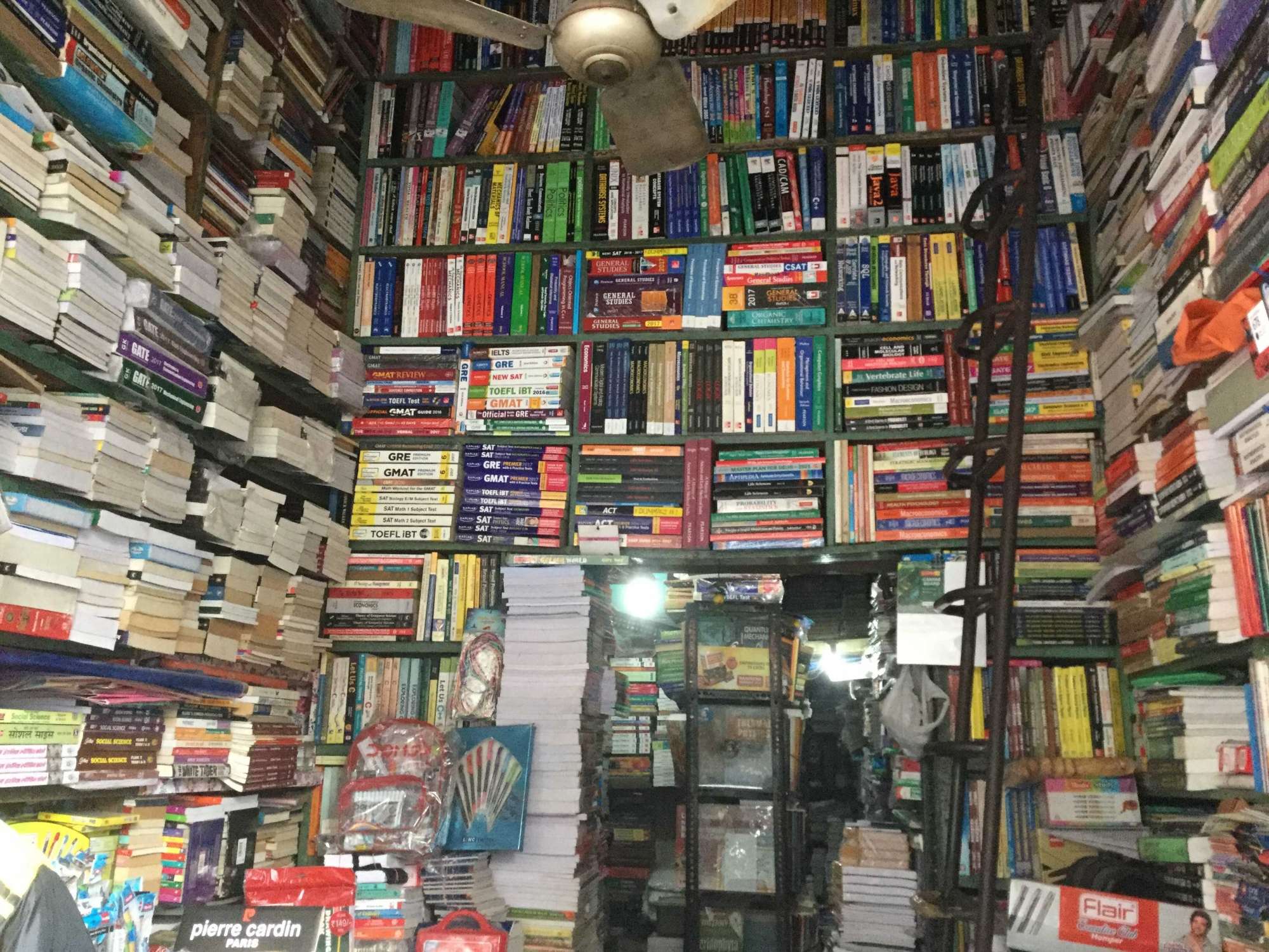 7 Book Stores in DelhiNCR Which Every College Kid Must Know About