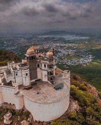 Here’s All You Need to Know About This Breathtakingly Beautiful 19th Century Monsoon Palace in Udaipur