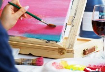 Unlocked Bar, Kitchen And Escape Room is Hosting an Exciting Wine & Paint Christmas Workshop This Sunday