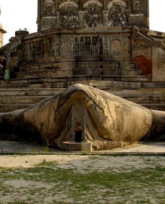 Holding 200-Years Old History, The Frog Temple in UP Has Got to be One of The Most Unique Temples in The Country!