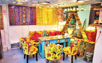 With Desi Food, 90s’ Comics & Furniture For Sale, This Cafe Cum Co-Working Space in Gurgaon is a Must-Visit!