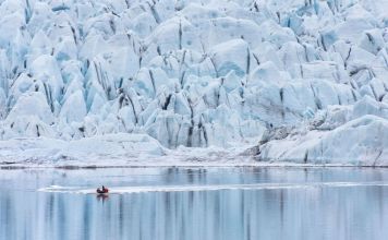 With Maximum Ice Thickness 3,120 ft, Vatnajökull is The Largest Ice Cap in Iceland And Looks Just Like a Painting!